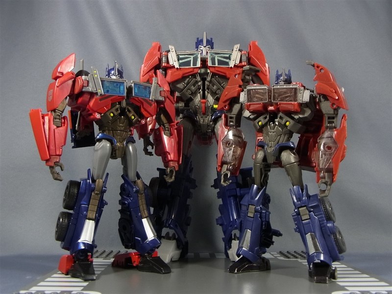Transformers Prime AM-21 Master Optimus Prime In-Hand Images Show